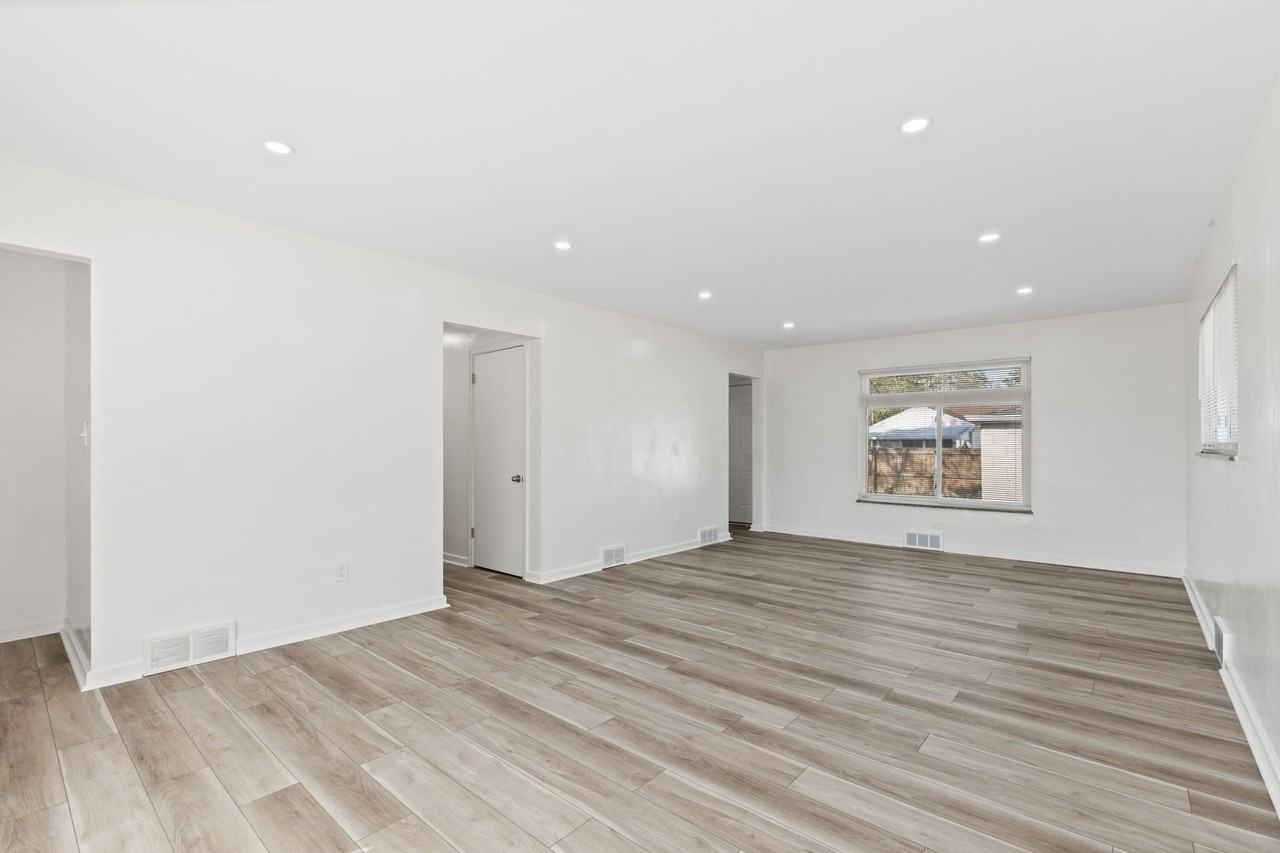 2780 Saint Joseph Avenue - Photo 3 of 15