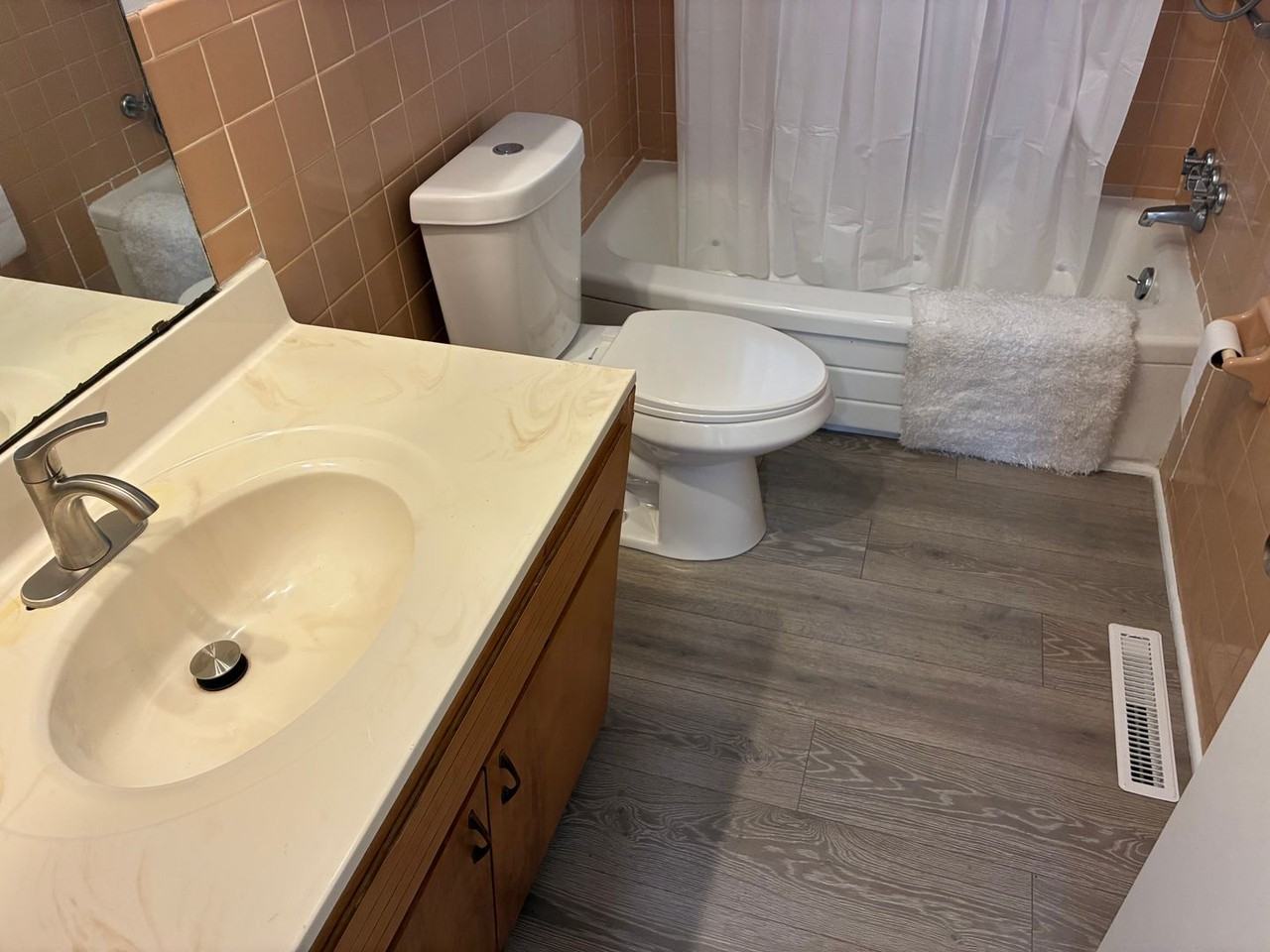 1361 E Elm St - Photo 5 of 15