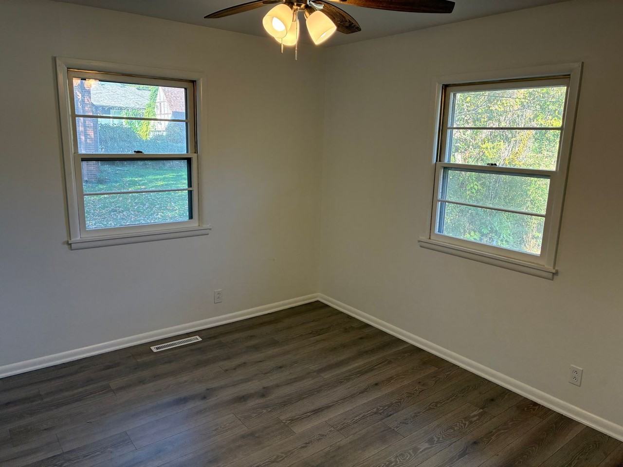 1361 E Elm St - Photo 6 of 15