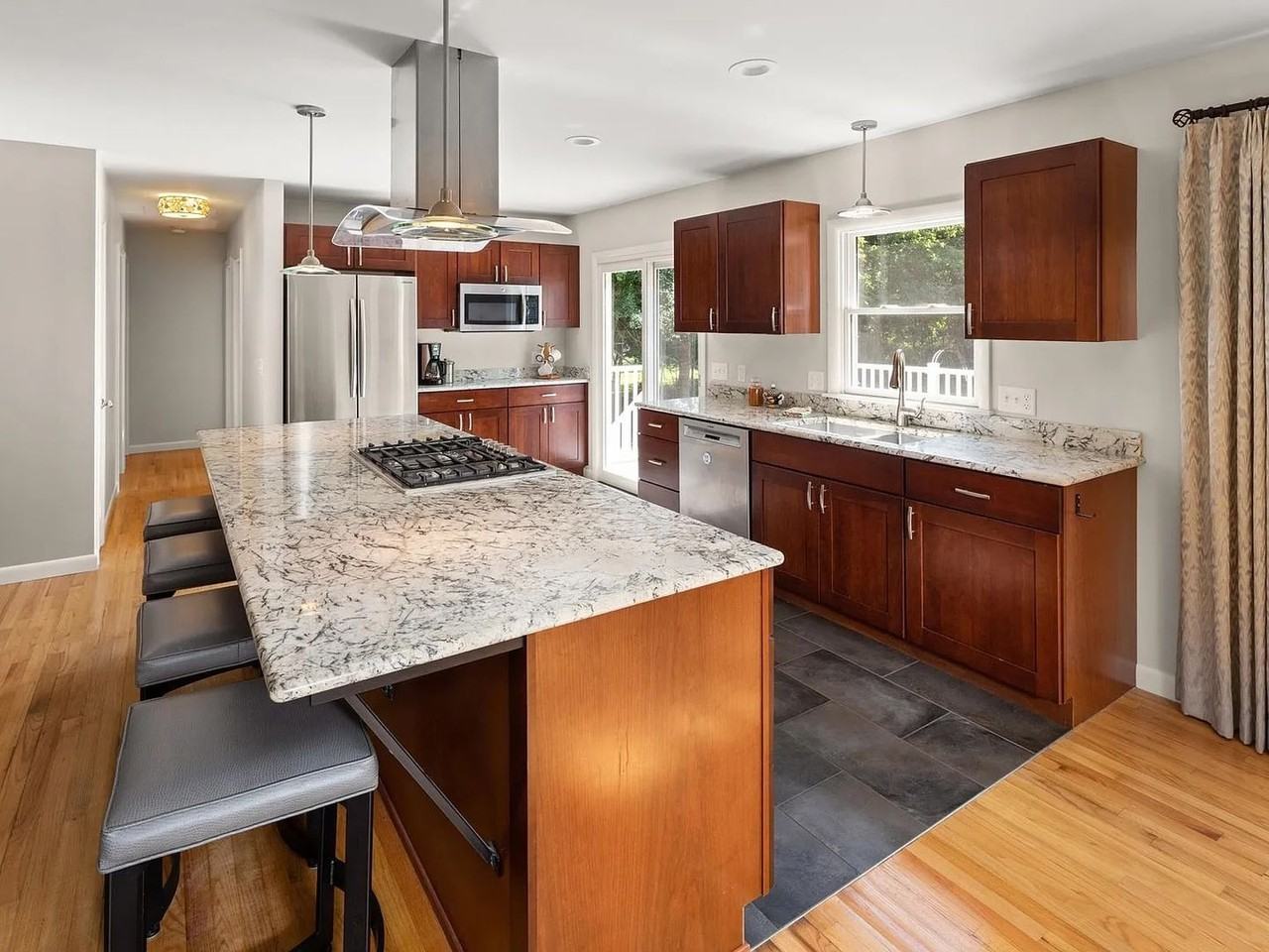 47 East Terrace - Photo 4 of 17