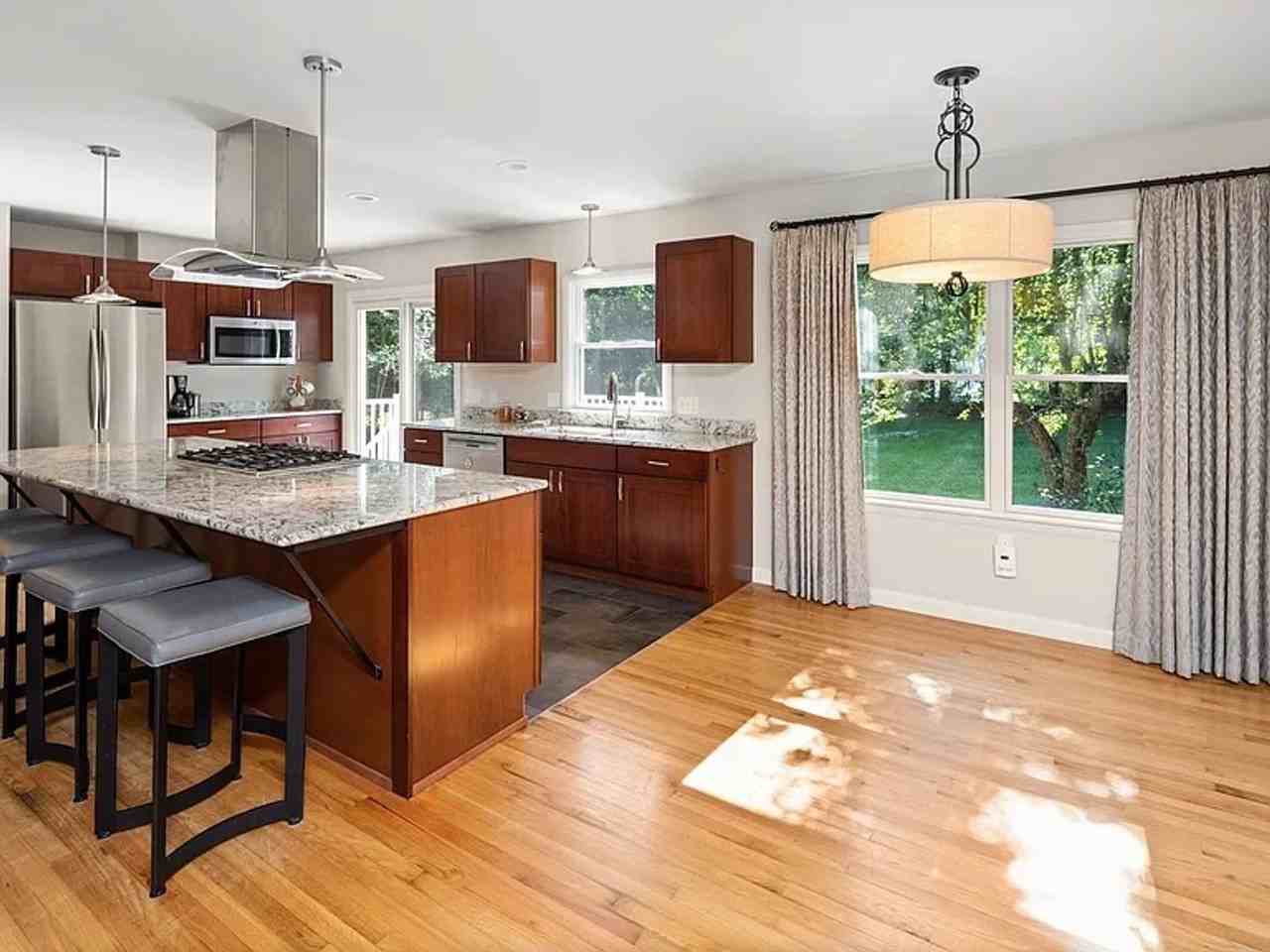 47 East Terrace - Photo 7 of 17