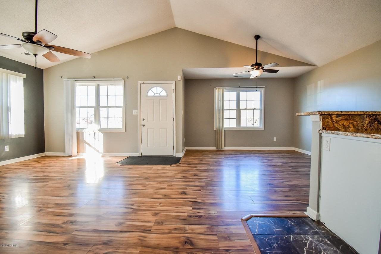 103 Daphne Drive - Photo 3 of 16