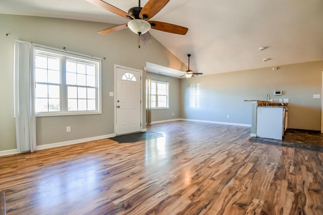 103 Daphne Drive - Photo 4 of 16