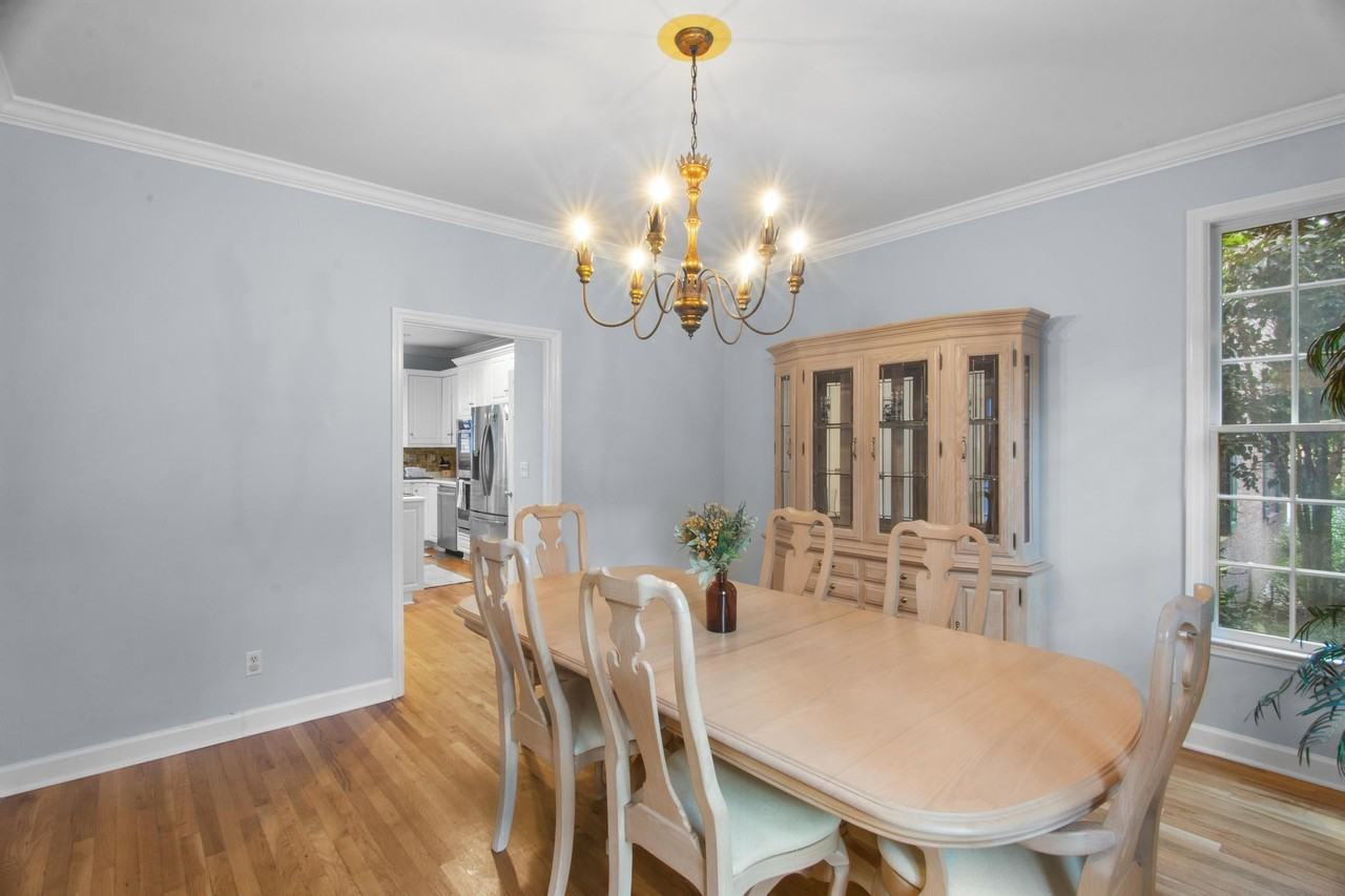 126 Hemlock Drive - Photo 4 of 32