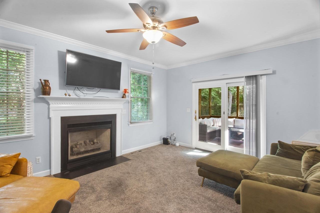 126 Hemlock Drive - Photo 6 of 32