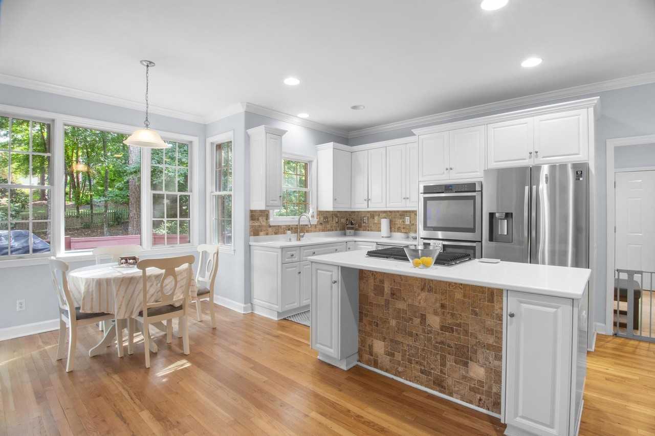 126 Hemlock Drive - Photo 7 of 32