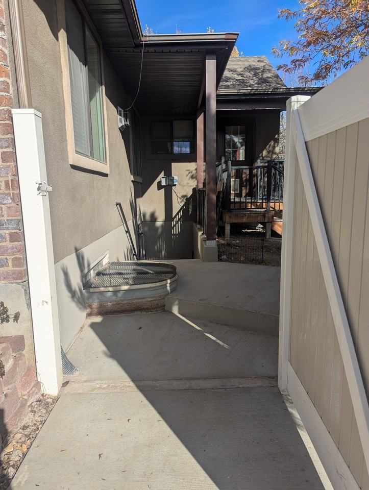 285 Sw - Photo 3 of 17