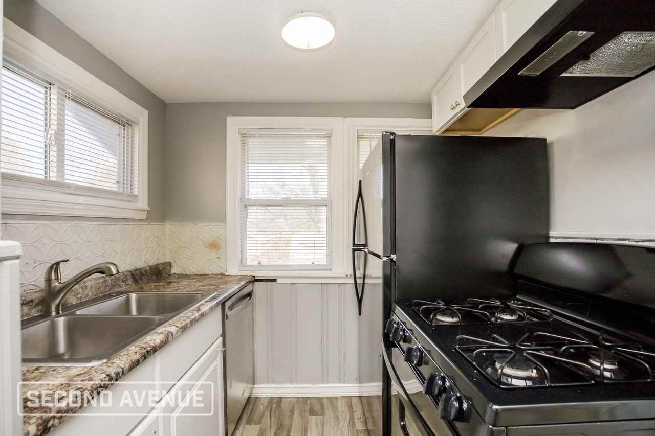 1806 Sundale Ave - Photo 7 of 29