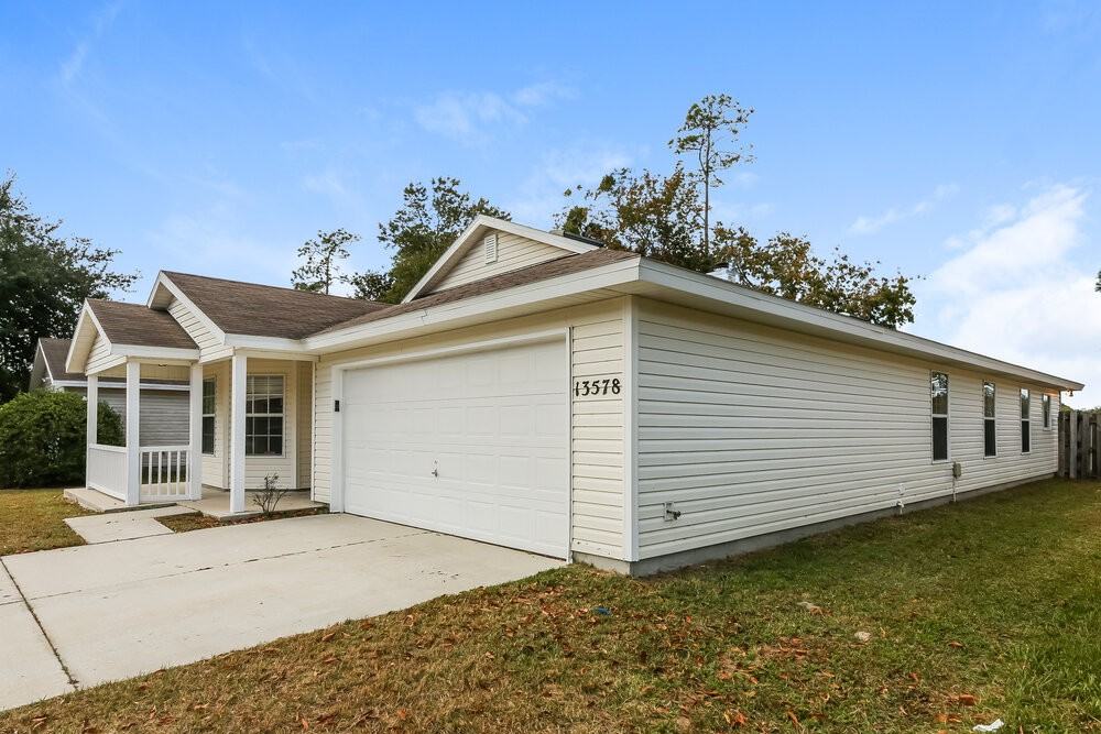 13578 Ashford Wood Ct W - Photo 3 of 16