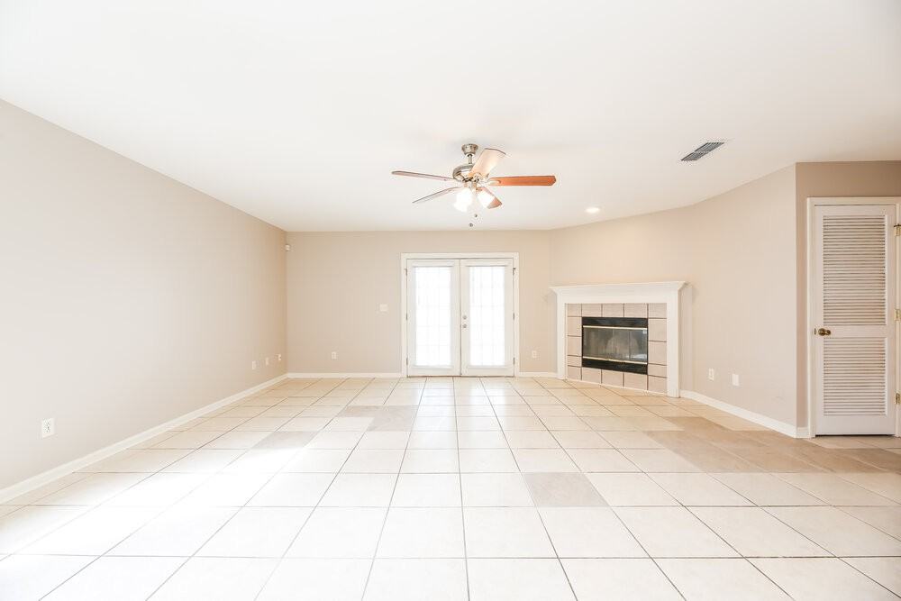 13578 Ashford Wood Ct W - Photo 4 of 16