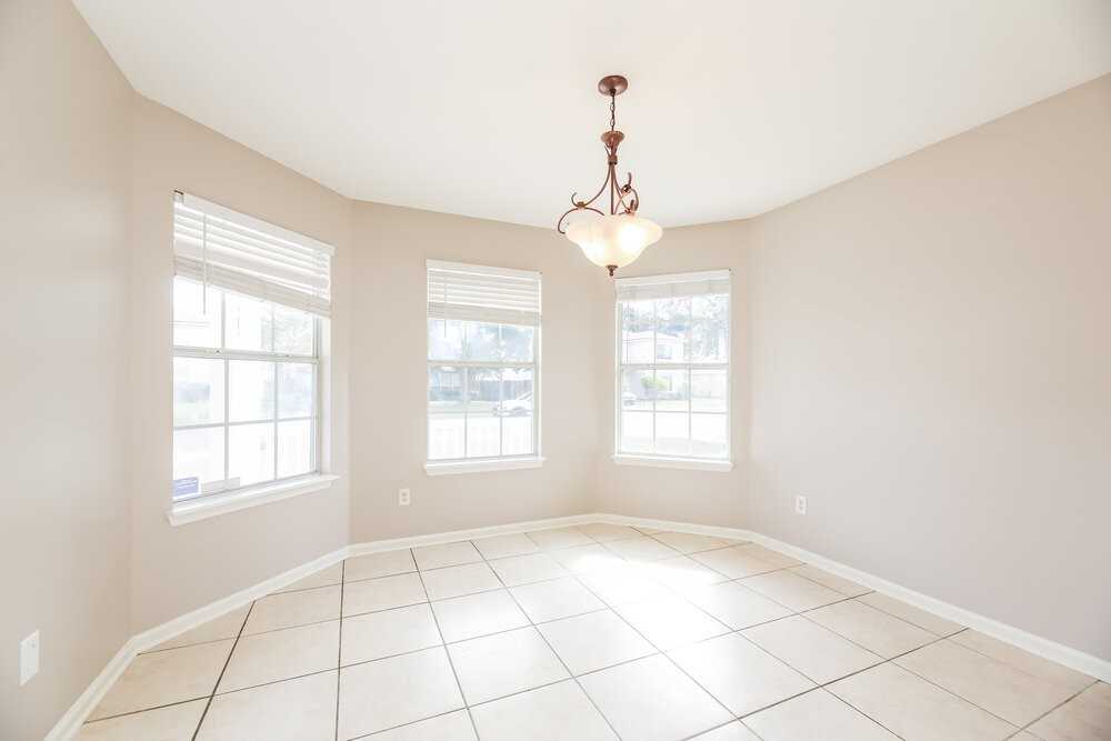 13578 Ashford Wood Ct W - Photo 6 of 16