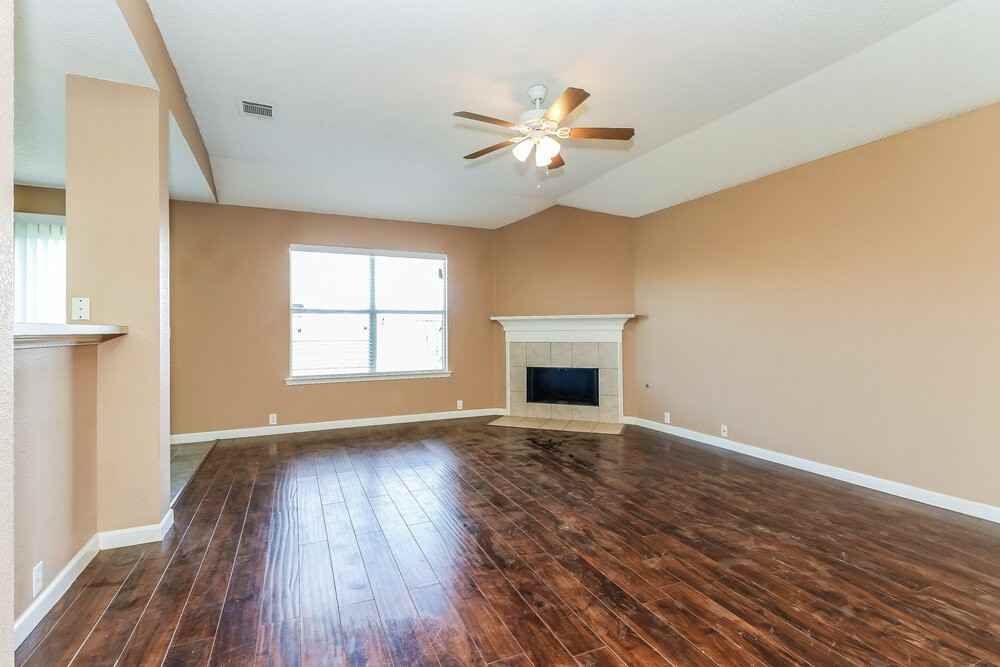 6901 Baybridge Dr - Photo 3 of 16