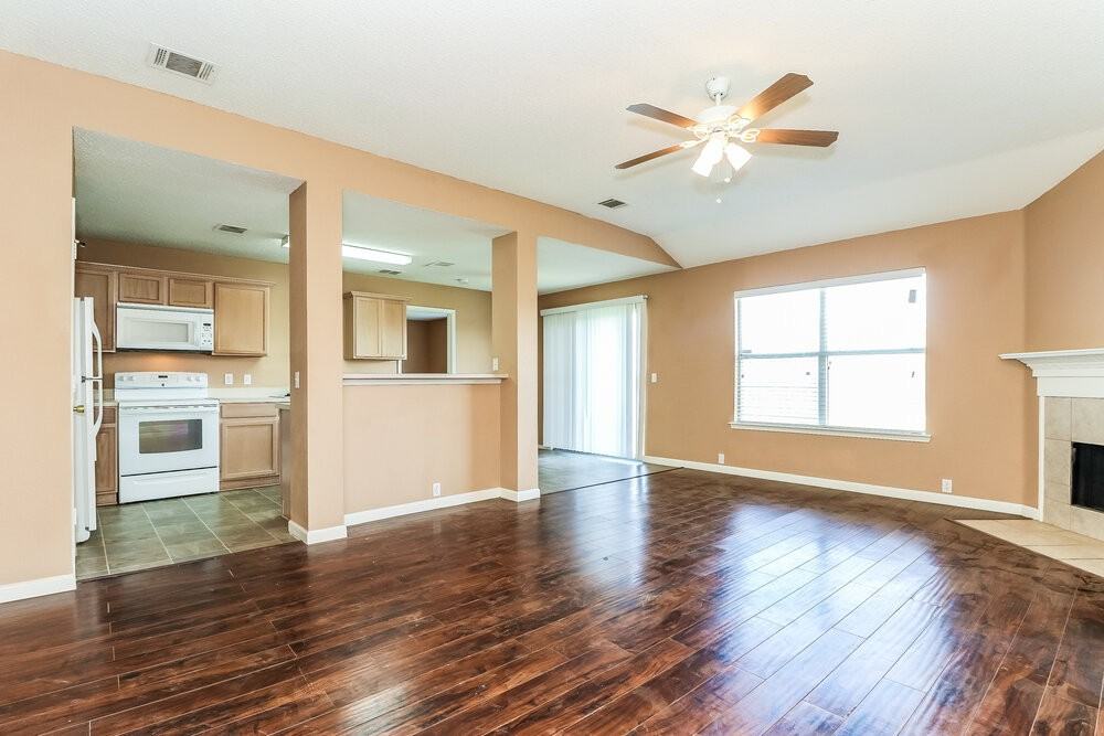 6901 Baybridge Dr - Photo 4 of 16