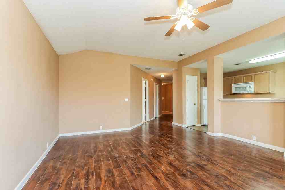 6901 Baybridge Dr - Photo 5 of 16