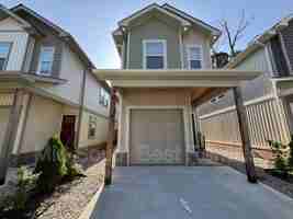 featured image of 211 N Madison St