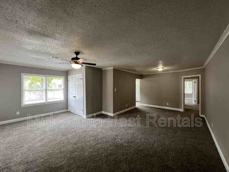 3806 Bowen Avenue - Photo 3 of 13