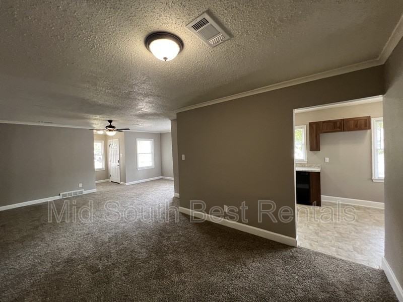 3806 Bowen Avenue - Photo 5 of 13