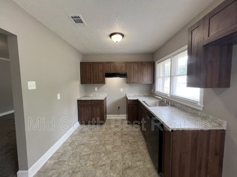 3806 Bowen Avenue - Photo 6 of 13