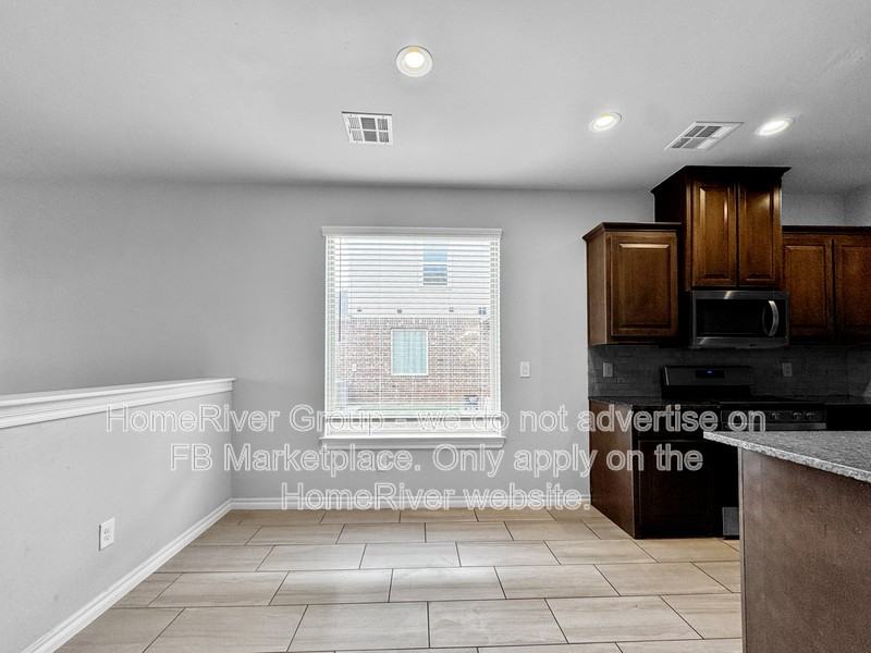 11133 NW 95th Ct - Photo 4 of 24