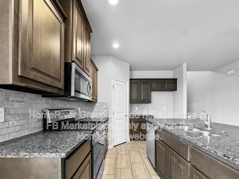 11133 NW 95th Ct - Photo 5 of 24