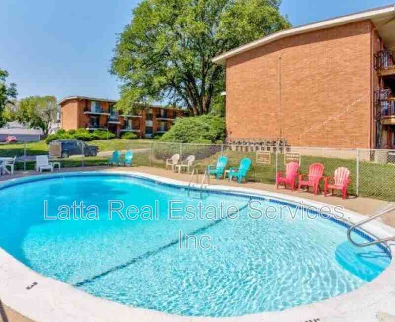 12407 E 40th St S #D - Photo 2 of 3