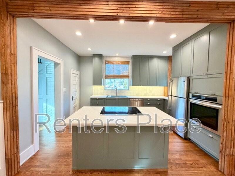 105 East 19th Street - Photo 4 of 6