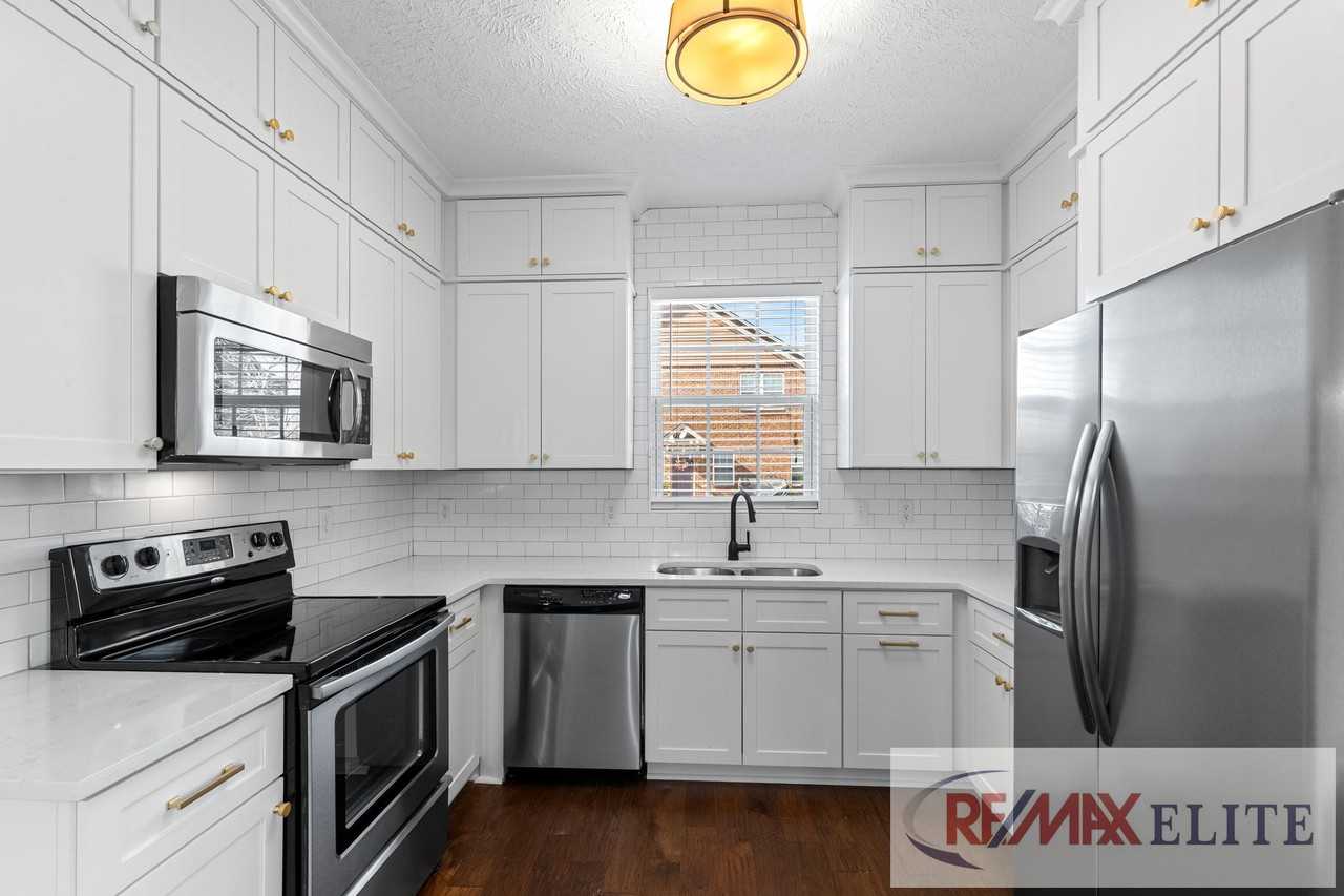 1342 Crown Point Place - Photo 2 of 33