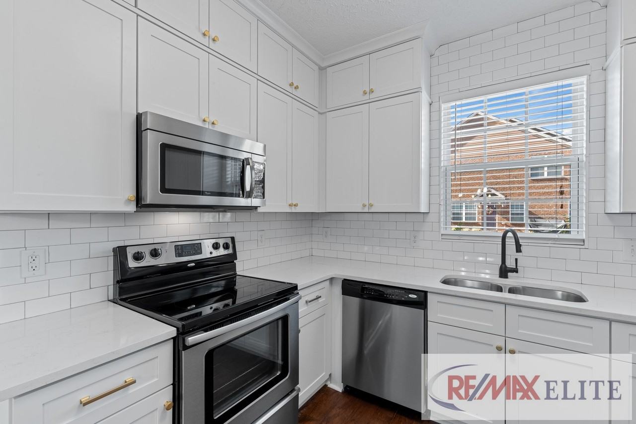 1342 Crown Point Place - Photo 3 of 33