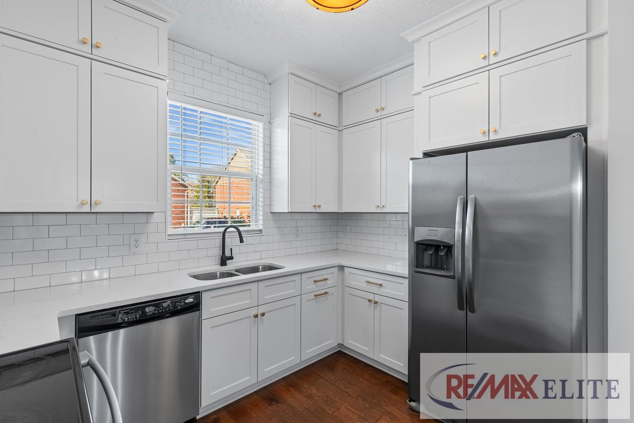 1342 Crown Point Place - Photo 4 of 33