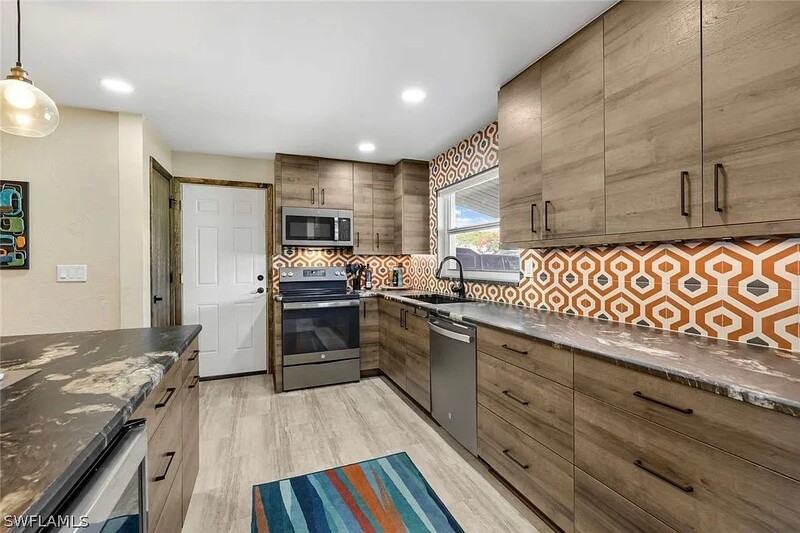 2635 Se 18th Pl - Photo 4 of 34