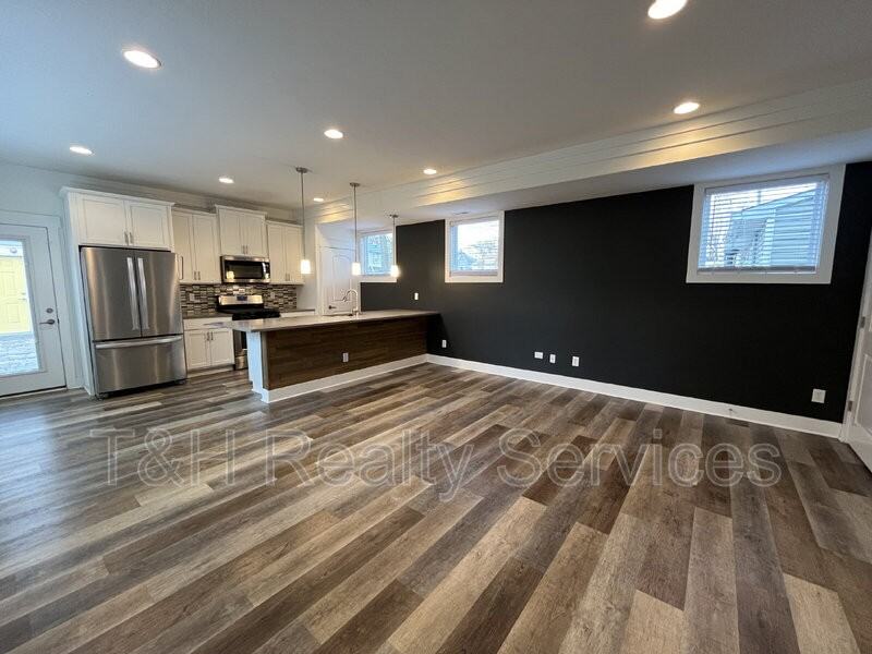 818 Villa Ave - Photo 4 of 23