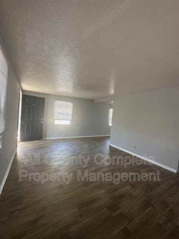 3254 Phyllis St - Photo 3 of 9