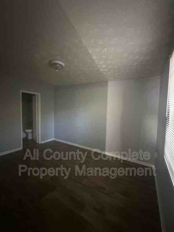 3254 Phyllis St - Photo 4 of 9