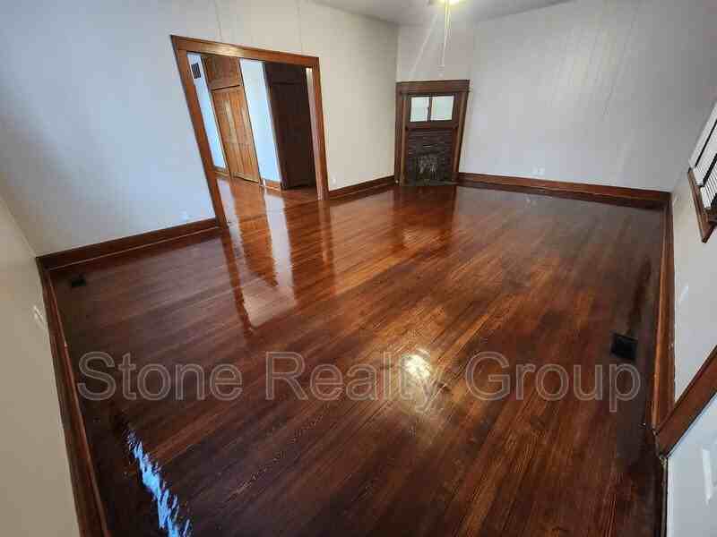 1401 S 25th St - Photo 3 of 19