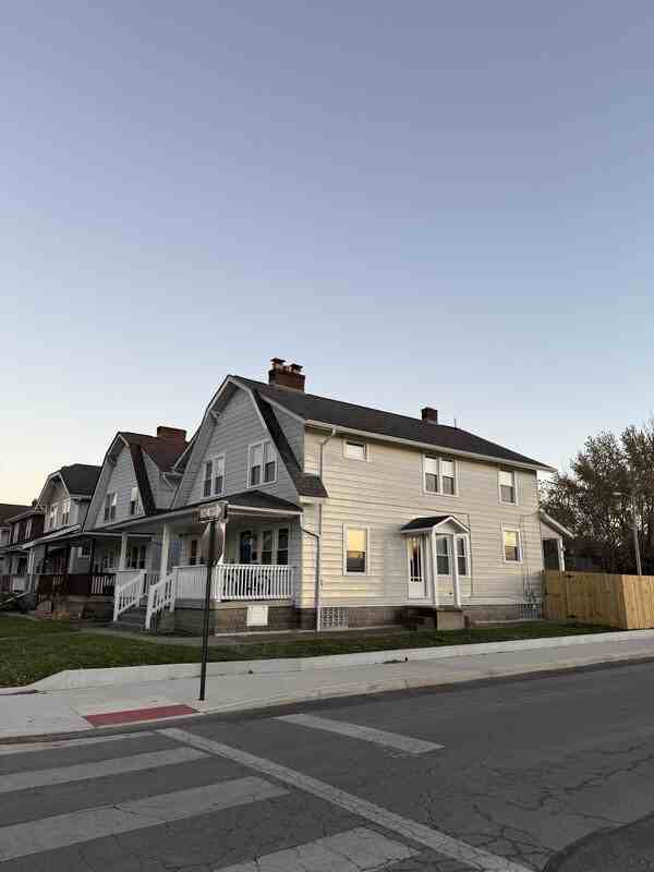 207 E Southwood Ave - Photo 2 of 29