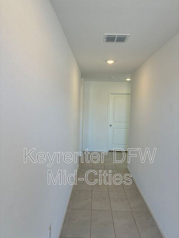 2840 Eppright Dr - Photo 2 of 28