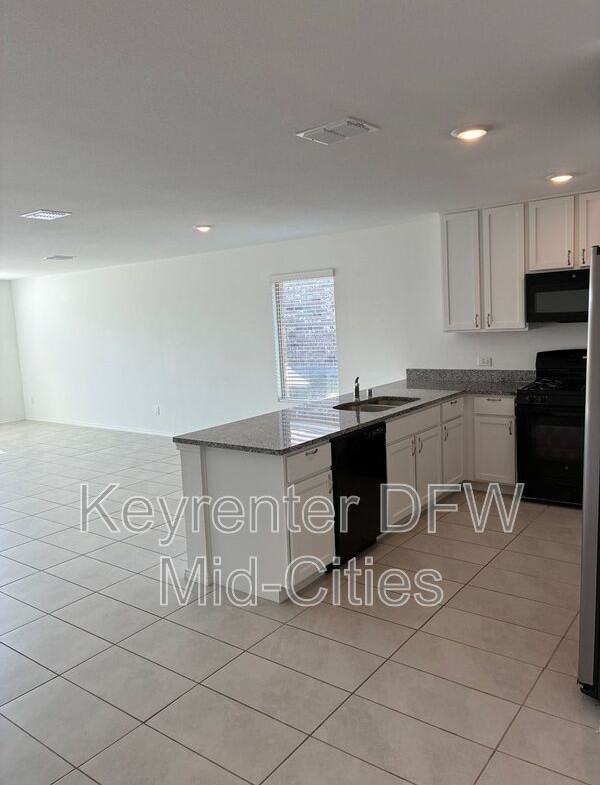 2840 Eppright Dr - Photo 3 of 28