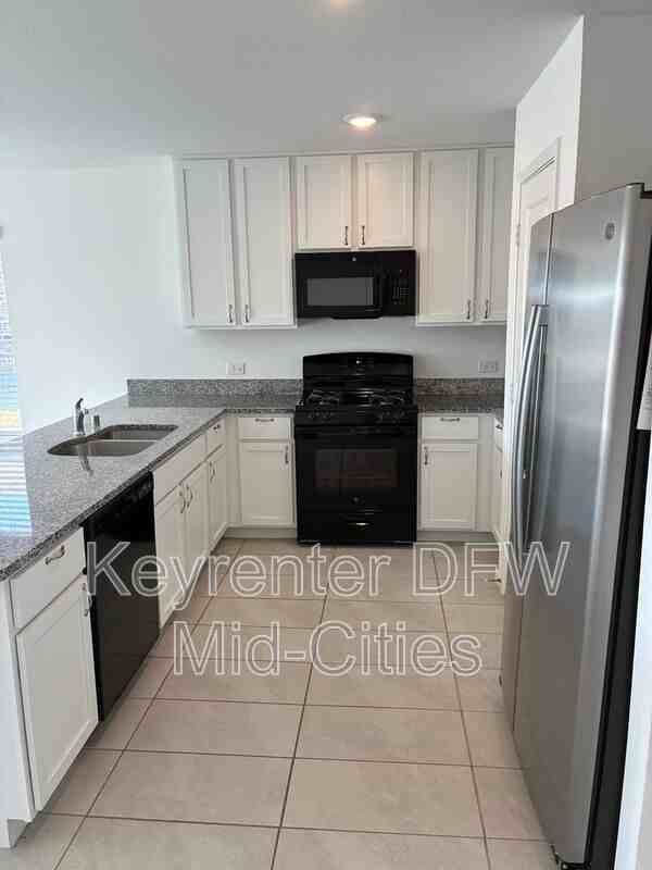 2840 Eppright Dr - Photo 4 of 28