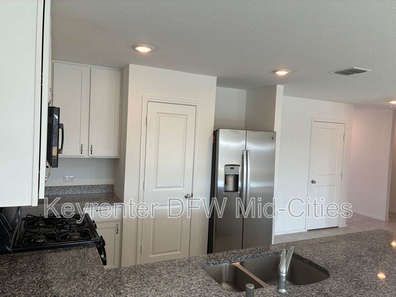 2840 Eppright Dr - Photo 5 of 28