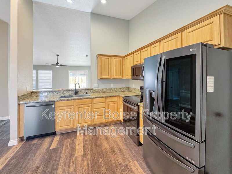 770 South Ahsahka Way - Photo 7 of 21