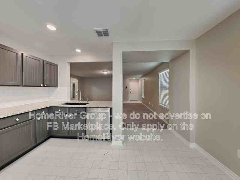 15215 Liberty Sta - Photo 6 of 27