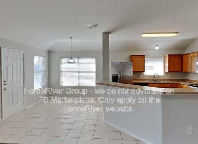 3604 Carriage Ave - Photo 4 of 29