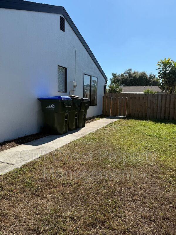 8127 Chesebro Ave - Photo 3 of 32