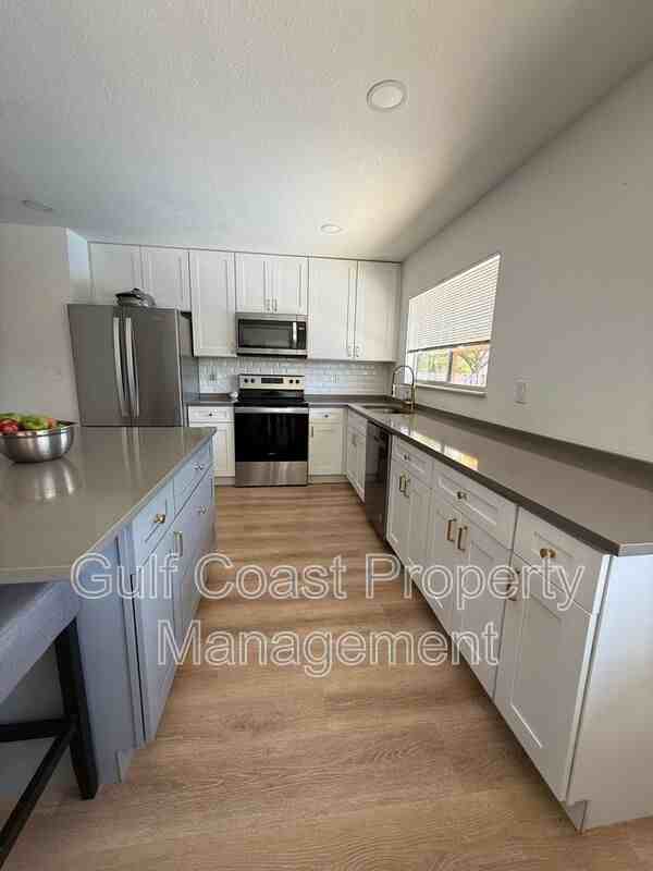 8127 Chesebro Ave - Photo 4 of 32