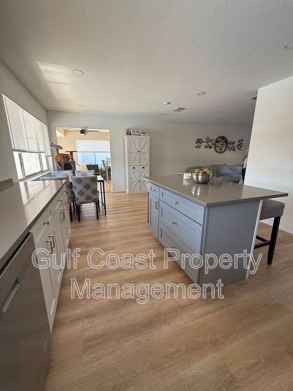 8127 Chesebro Ave - Photo 6 of 32