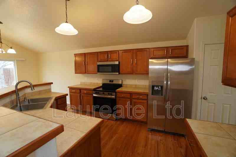 10027 Idalia St - Photo 3 of 29