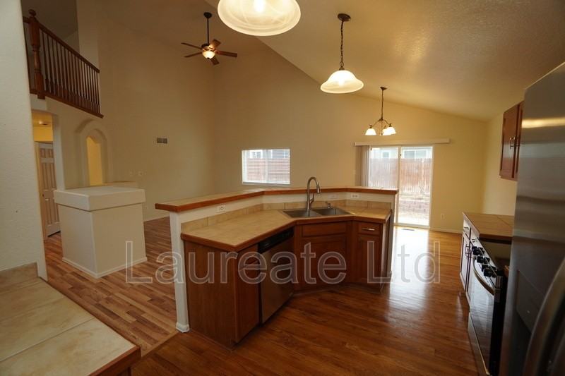 10027 Idalia St - Photo 7 of 29