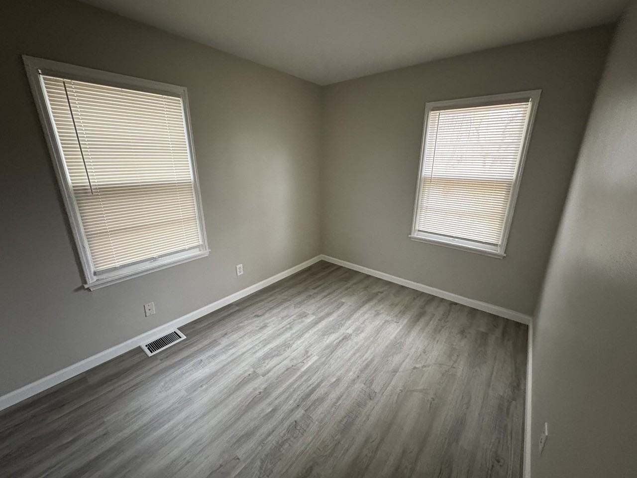 2822 West Antoinette Street - Photo 3 of 13