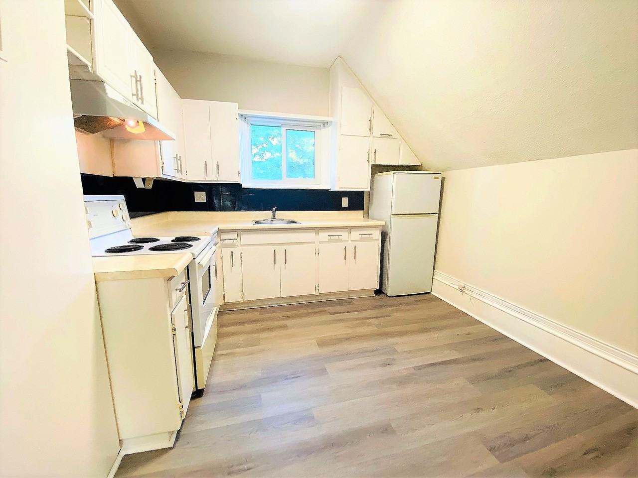 218 Front Street - Photo 4 of 23