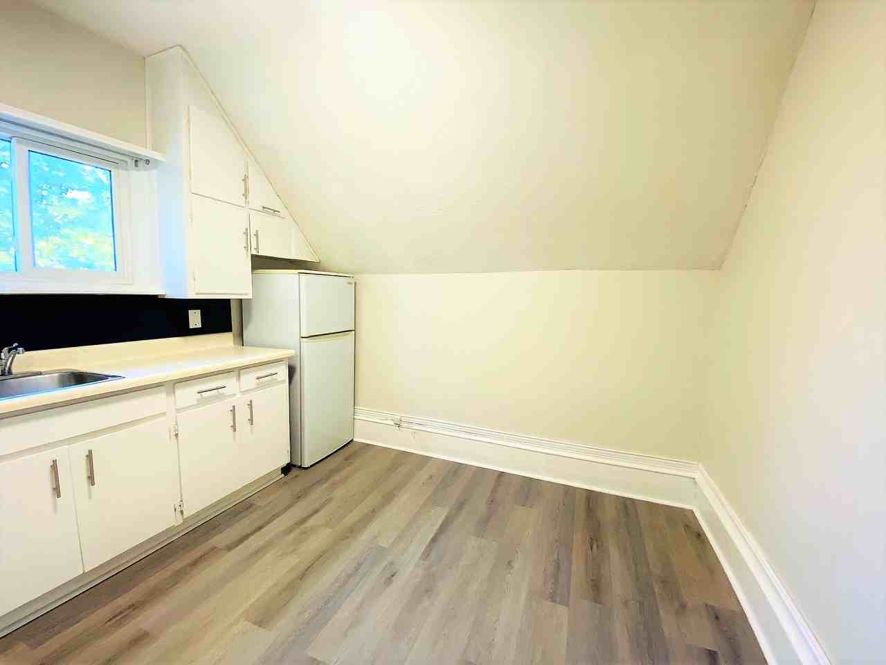 218 Front Street - Photo 5 of 23